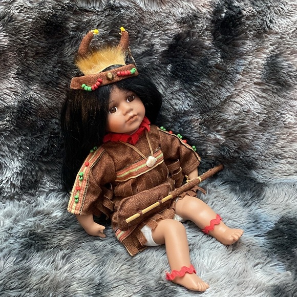 Cathay Collections Indigenous Doll 1-5000 Evening Moon Glow - Picture 3 of 16
